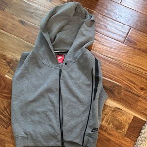 Nike Women’s Sleeveless Gray Zip-Up Hoodie